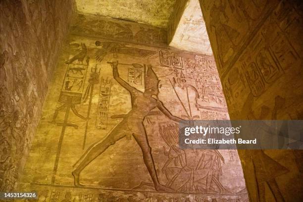pharaoh rameses ii in battle at the great temple at abu simbel - battle stock pictures, royalty-free photos & images