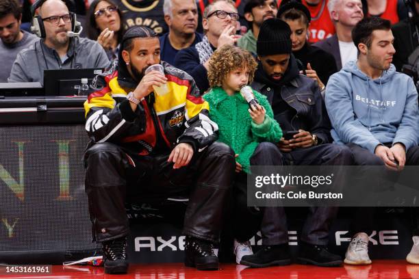 Drake Rapper At Raptor Game 16,838 Rapper The Game Stock Photos, High-Res Pictures, and Images ...