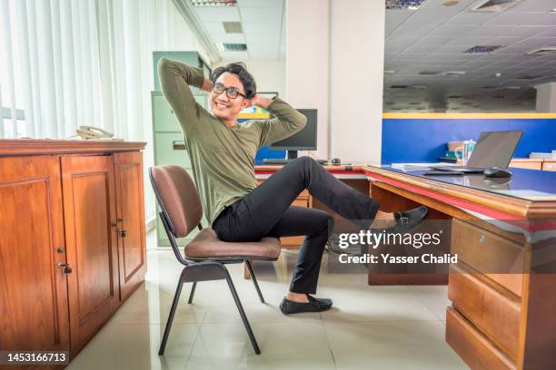 asian man doing seated bicycle crunches in office - bodyweight training stock pictures, royalty-free photos & images