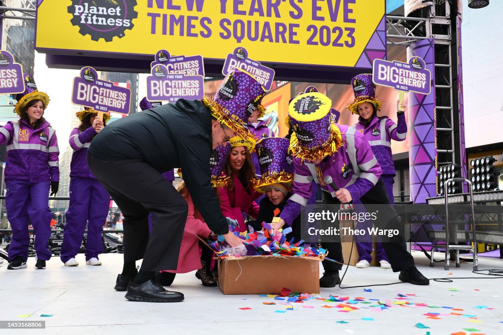 Confetti Test - Times Square New Year's Eve 2023 Celebration on... News ...