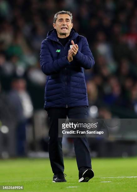 Ernesto Valverde, Head Coach of Athletic Club reacts during the LaLiga Santander match between Real Betis and Athletic Club at Estadio Benito...