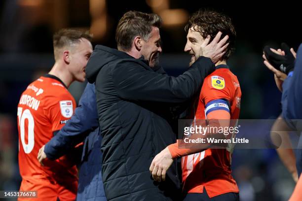 Rob Edwards, Manager of Luton Town celebrates with Tom Lockyer of... News  Photo - Getty Images
