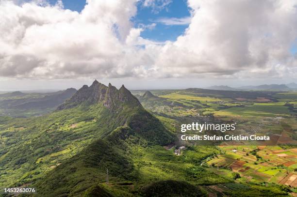 pieter both peak, view from mt. le pouce, port louis, mauritius - port louis stockfoto's en -beelden