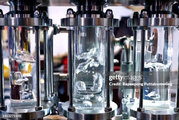 large glass flask in chemistry science lab - glaskolben stock-fotos und bilder