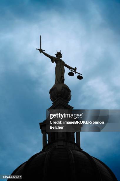 lady justice statue on the old bailey, central criminal court, london, england, united kingdom - criminal justice imagens e fotografias de stock