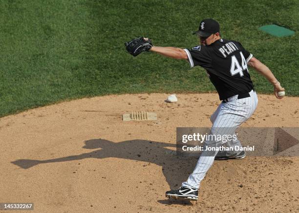 Starting pitcher Jake Peavy of the Chicago White Sox delivers the ball against the Cleveland Indians at U.S. Cellular Field on May 26, 2012 in...