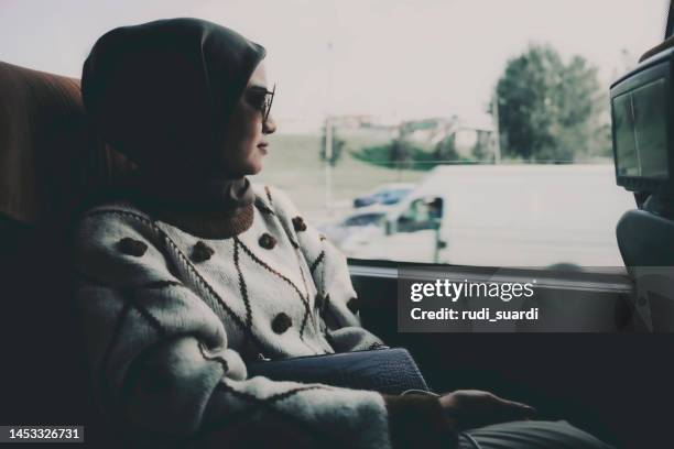 woman on the bus - bus side view stock pictures, royalty-free photos & images