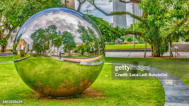 spherical sculptures in a park in singapore - modern sculpture stock pictures, royalty-free photos & images