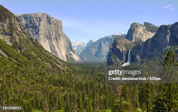 scenic view of mountains against sky - yosemite valley 個照片及圖片檔