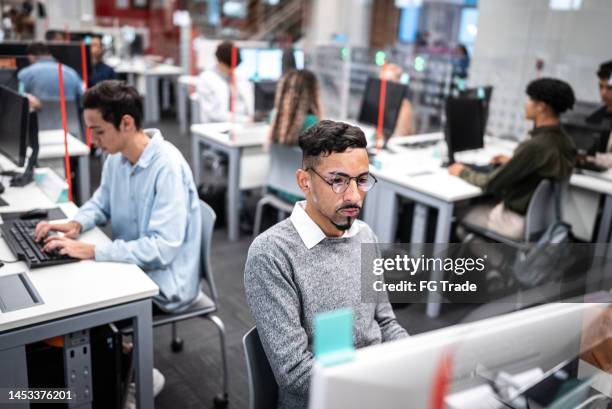Employee Computer Learns 571 Group Of Employees Elearning Stock Photos, High-Res Pictures, and ...