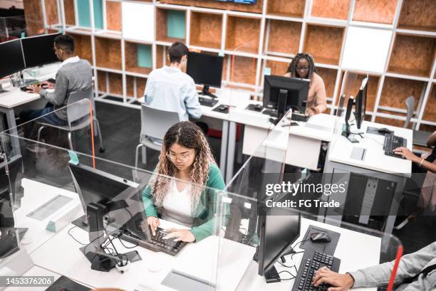 University Computer Library 1,902 Desktop Computer Library Stock Photos, High-Res Pictures, and ...