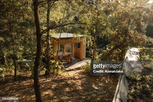 wooden house exterior in a glamping resort - live oak stock pictures, royalty-free photos & images