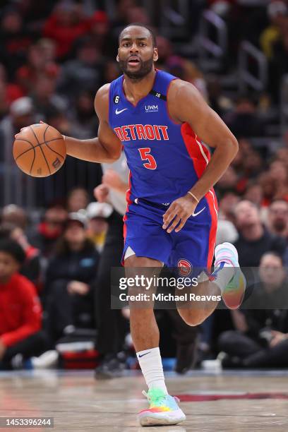 Alec Burks of the Detroit Pistons dribbles up the court against the Chicago Bulls during the second half at United Center on December 30, 2022 in...