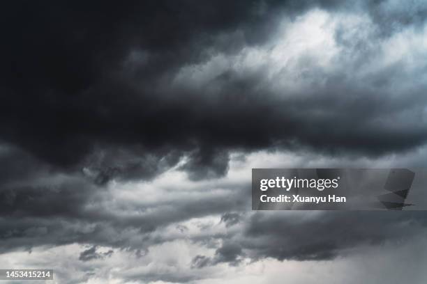 storm clouds - cumulonimbus fotografías e imágenes de stock