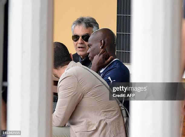 Italian singer Andrea Bocelli speaks during a national football team training session in Firenze on May 27, 2012. AFP PHOTO/Alberto Lingria