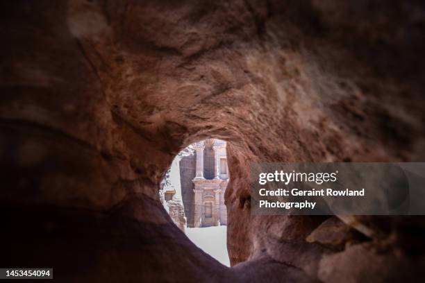 petra travel photography - looking through keyhole stock pictures, royalty-free photos & images