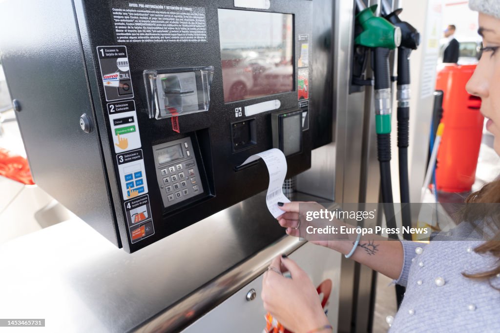 Queues At Gas Stations Before The End Of The 20 Cent Bonus