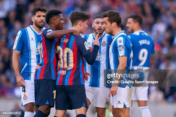 Gavi Paez of FC Barcelona argues with Brian Olivan of RCD Espanyol during the LaLiga Santander match between FC Barcelona and RCD Espanyol at Spotify...