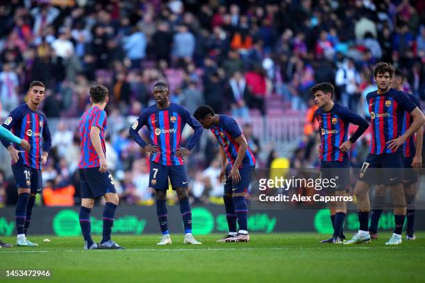 Players of FC Barcelona looks dejected after the LaLiga Santander match between FC Barcelona and RCD Espanyol at Spotify Camp Nou on December 31,...