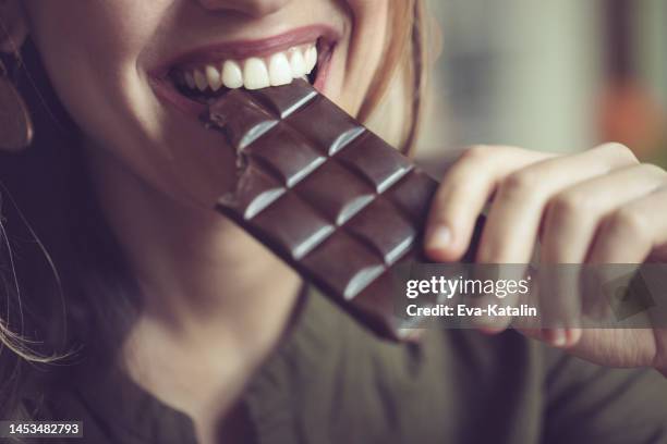 非常にファーストである。 - chocolate eating ストックフォトと画像