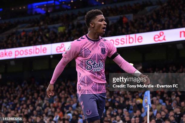 Demarai Gray of Everton celebrates his goal during the Premier League match between Manchester City and Everton FC at Etihad Stadium on December 31,...