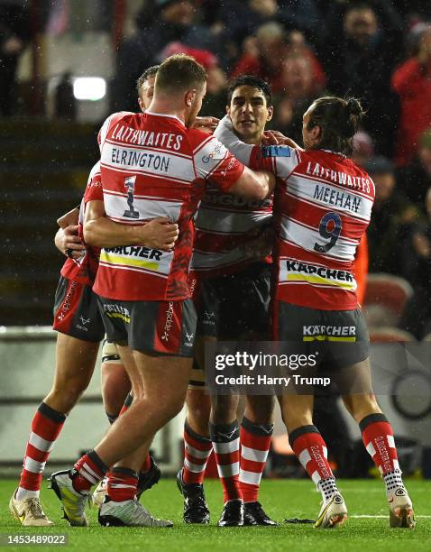 Santiago Carreras of Gloucester Rugby celebrates alongside team mates after kicking a penalty in the last minute to win the match following the...