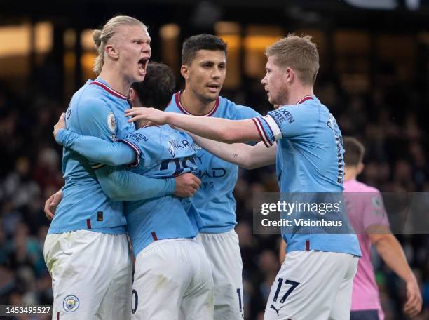 Erling Haaland of Manchester City celebrates scoring his team's goal with team mates Bernardo Silva, Rodri and Kevin De Bruyne during the Premier...