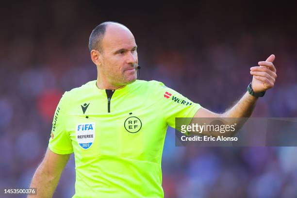 Mateu Lahoz, match referee gestures during the LaLiga Santander match between FC Barcelona and RCD Espanyol at Spotify Camp Nou on December 31, 2022...