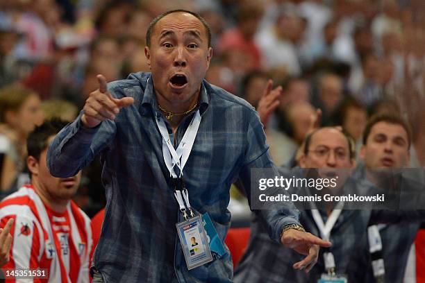 Head coach Talant Dujshebaev of Madrid reacts during the EHF Final Four final match between THW Kiel and BM Atletico Madrid at Lanxess Arena on May...