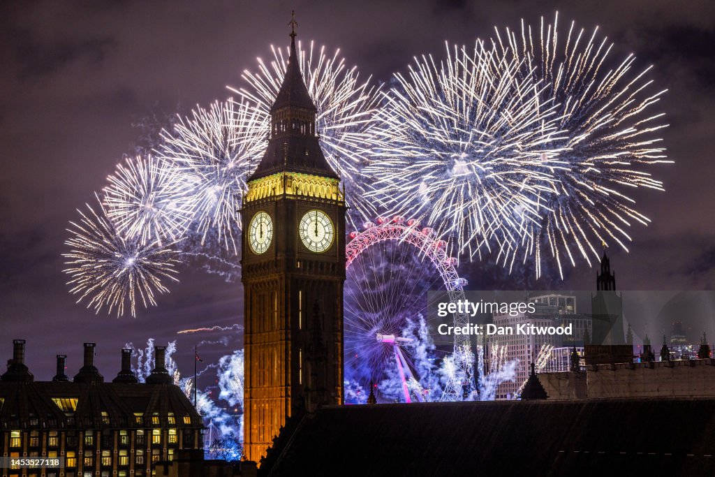 Fireworks light up the London skyline over Big Ben and the London Eye ...
