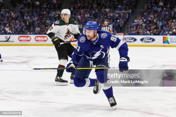 Steven Stamkos of the Tampa Bay Lightning skates against the Arizona Coyotes during the first period at Amalie Arena on December 31, 2022 in Tampa,...