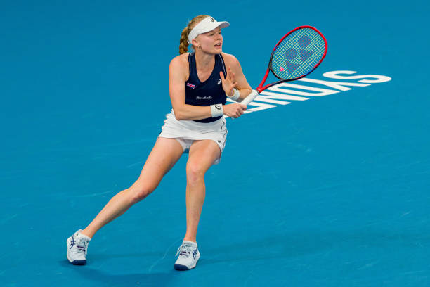Harriet Dart of Great Britain plays a forehand in the Group D match against Paula Badosa of Spain during day four of the 2023 United Cup at Ken...