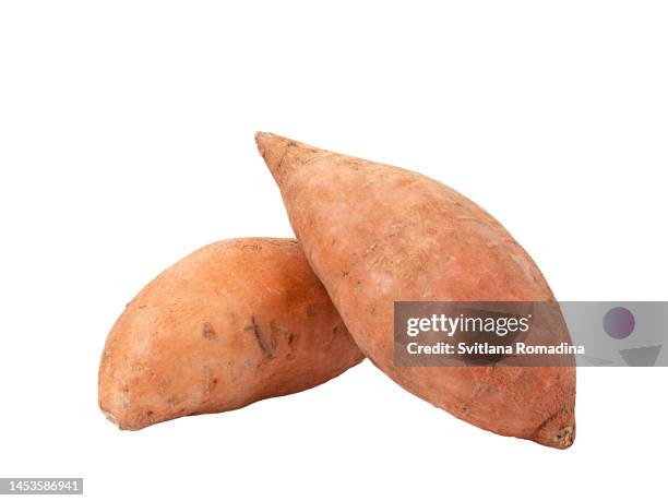 sweet potato isolated on white - zoete aardappel stockfoto's en -beelden