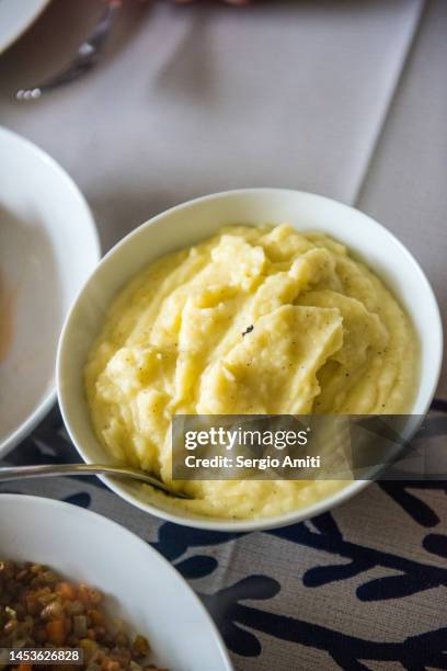 mashed potatoes. - gekookte aardappel stockfoto's en -beelden