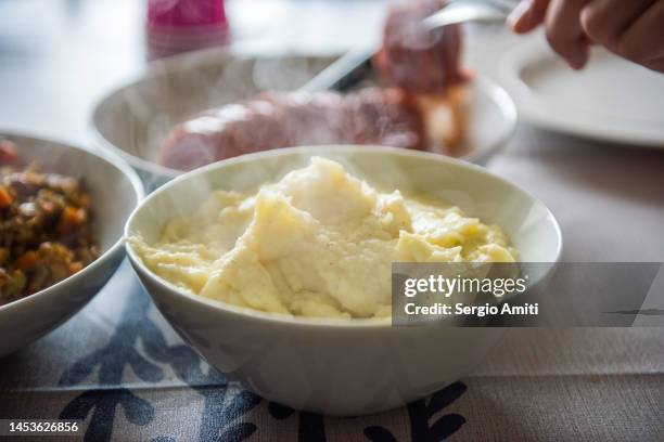 mashed potatoes. - gekookte aardappel stockfoto's en -beelden