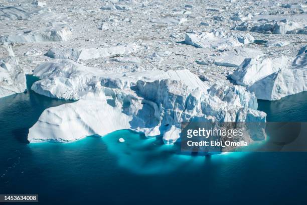 aerial view of icebergs in greenland - fiorde de gelo de ilulissat imagens e fotografias de stock