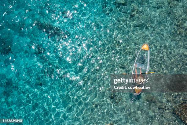 kayak mujer - kayak fotografías e imágenes de stock
