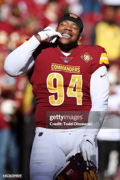 Daron Payne of the Washington Commanders warms up before playing against the Cleveland Browns at FedExField on January 01, 2023 in Landover, Maryland.