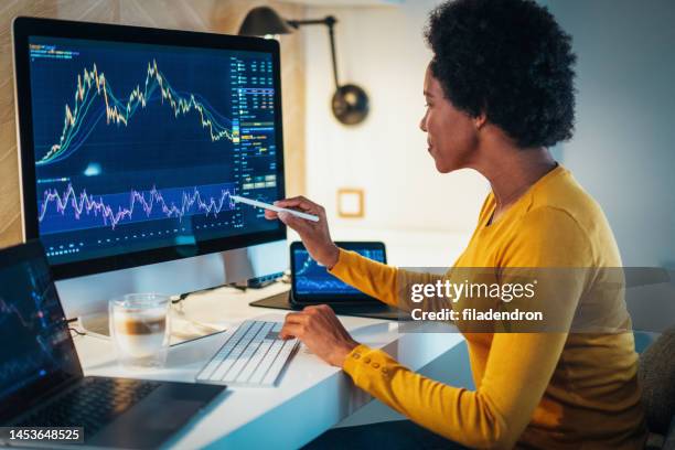 crypto trader - bureau de change photos et images de collection