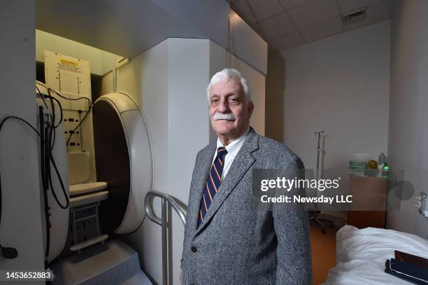 Stand Up Mri Melville New York Raymond Damadian Photos and Premium High Res Pictures - Getty Images