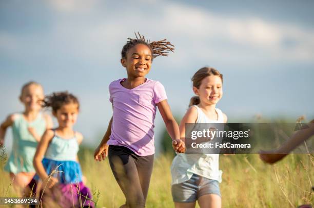 children running - girl run stock pictures, royalty-free photos & images