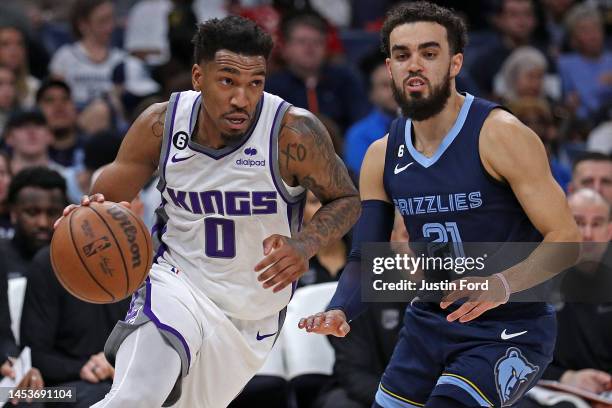 Malik Monk of the Sacramento Kings handles the ball during the first half against Tyus Jones of the Memphis Grizzlies at FedExForum on January 01,...