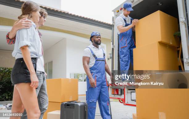 People Loading Moving Truck Free Moving Truck Photos and Premium High Res Pictures - Getty Images