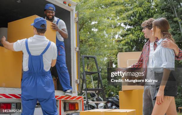 People Loading Moving Truck Free Moving Truck Photos and Premium High Res Pictures - Getty Images