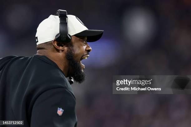Head coach Mike Tomlin of the Pittsburgh Steelers reacts during an NFL football game between the Baltimore Ravens and the Pittsburgh Steelers at M&T...