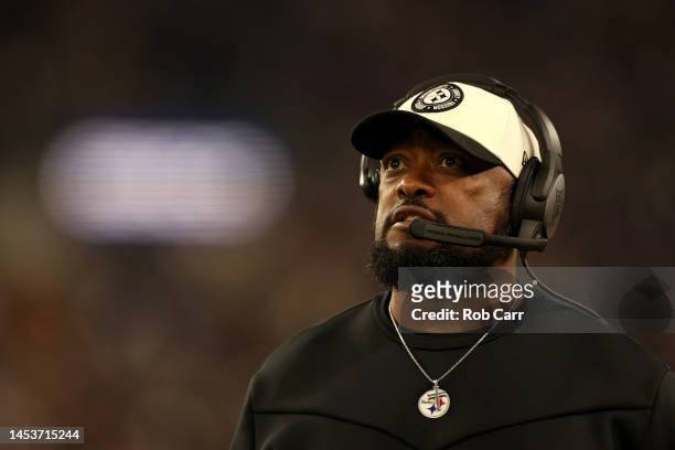 Head coach Mike Tomlin of the Pittsburgh Steelers looks on against the Baltimore Ravens at M&T Bank Stadium on January 01, 2023 in Baltimore,...