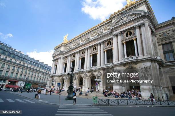 facade of the ópera de parís, paris, france - ópera 個照片及圖片檔