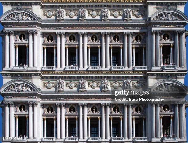 detail of facade of the ópera de parís, paris, france - ópera 個照片及圖片檔