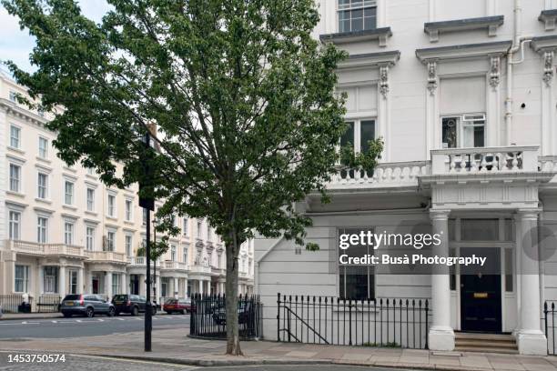 residential townhouses in london's pimlico area in the city of westminster, london, england - london pimlico fotografías e imágenes de stock