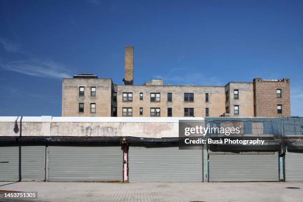 shuttered store fronts in usa - covid politics stock pictures, royalty-free photos & images